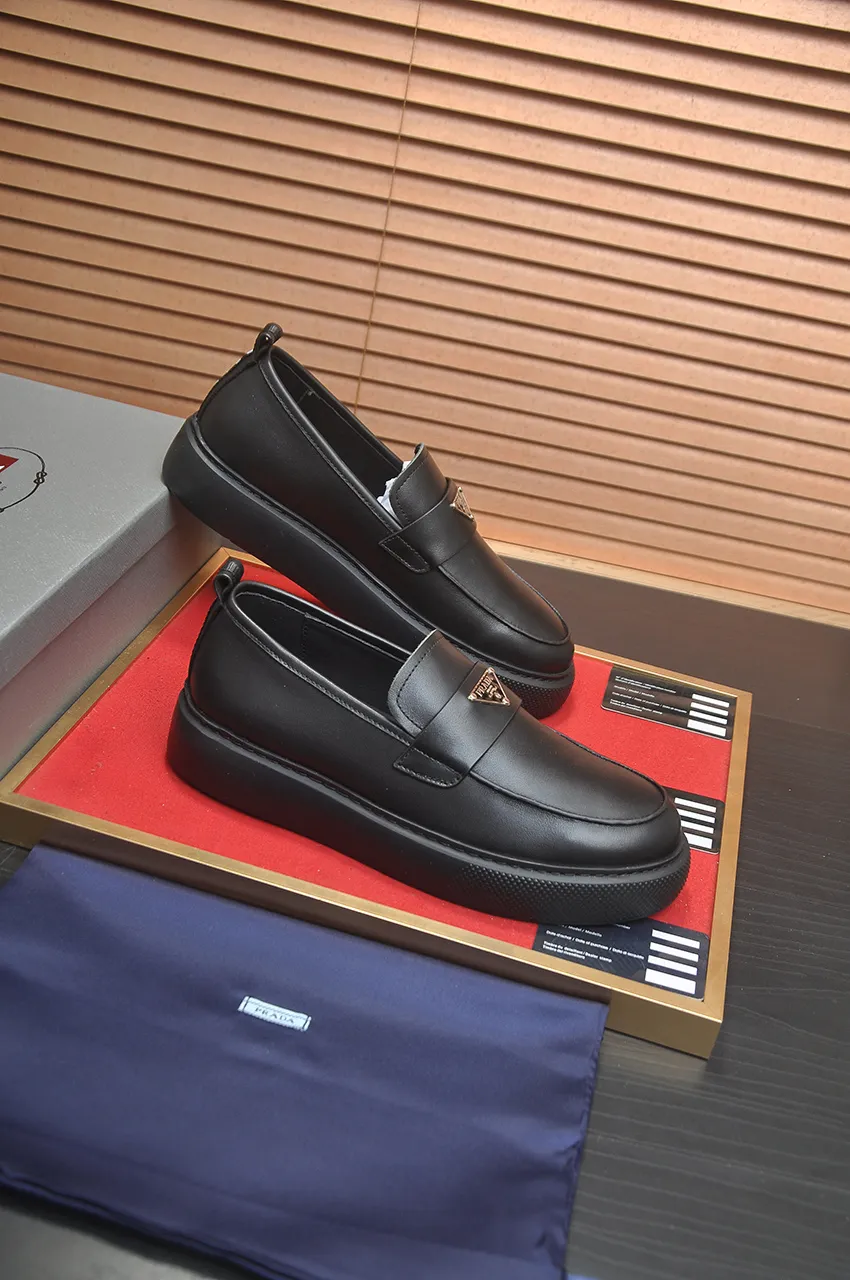 Men's shoes 💰580💶 [PRADA] Top original items, new seasonal styles, high-quality original items, top-grade high-mercerized cowhide combined with original breathable fabric + imported glue, imported stretch fabric inside with original cowhide feet, original thick outsole! Quality guaranteed! Code 38-45 (45 customized)